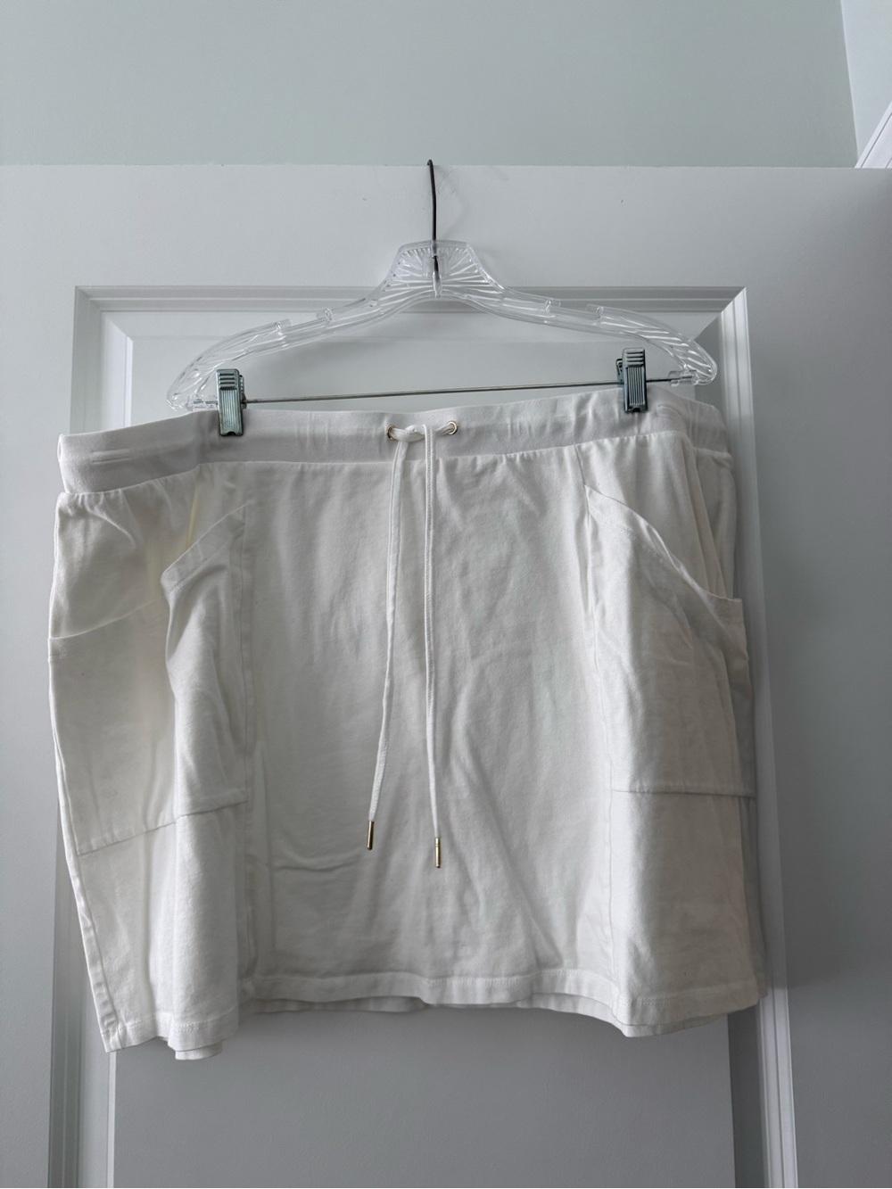 Jones New York Cream Drawstring Pocket Skort